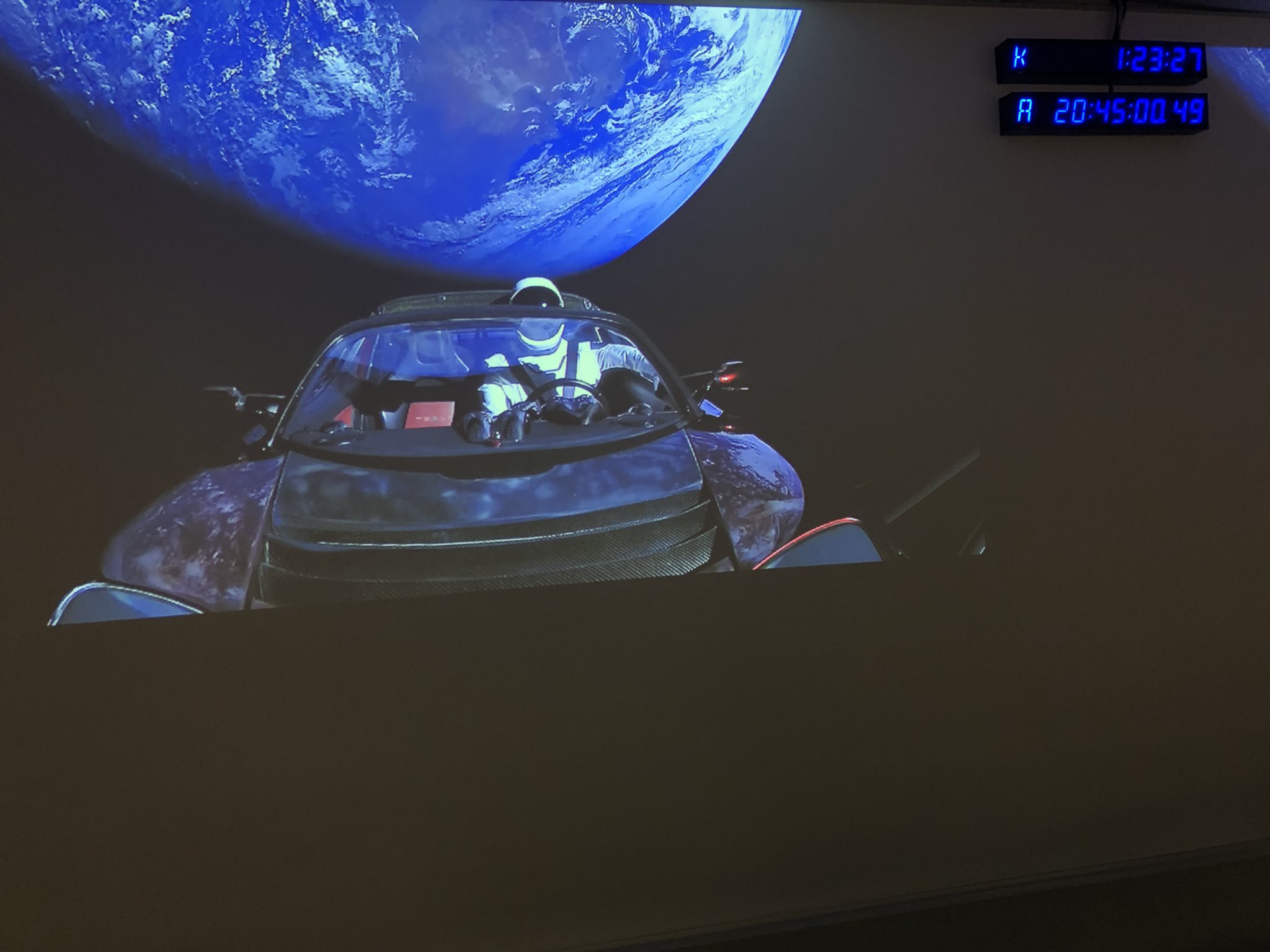 Tesla'nın Uzaydaki (7 Şubat) Çekilen Son Görüntüsü